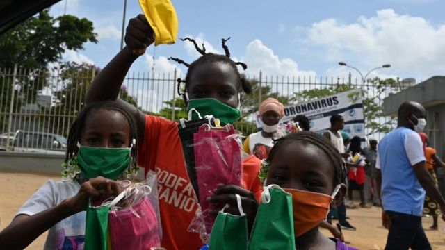 No momento, você está visualizando Covid-19 continua crescendo na África, que vacinou apenas 0,79% da população