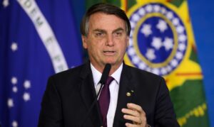 Leia mais sobre o artigo Bolsonaro reconhece equívoco ao atribuir relatório de mortes por Covid-19 ao TCU