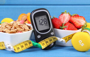 Leia mais sobre o artigo Pessoas que comem uma dieta saudável, incluindo frutas inteiras, podem ter menos probabilidade de desenvolver diabetes