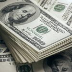 Dólar recua com expectativa por alta mais forte dos juros