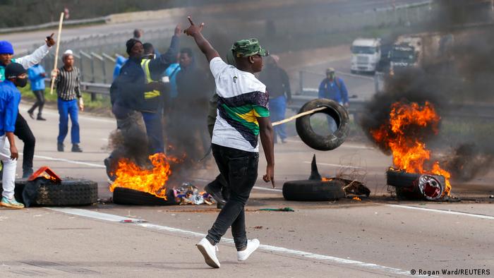 No momento, você está visualizando África do Sul registra 30 mortos após protestos por prisão de Jacob Zuma