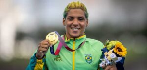 Leia mais sobre o artigo Ouro: Ana Marcela é campeã olímpica na maratona aquática em Tóquio