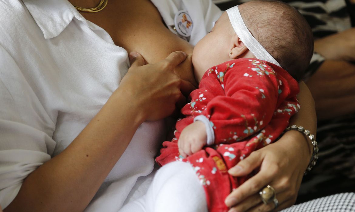 Você está visualizando atualmente Sociedade Brasileira de Pediatria promove “mamaço virtual”