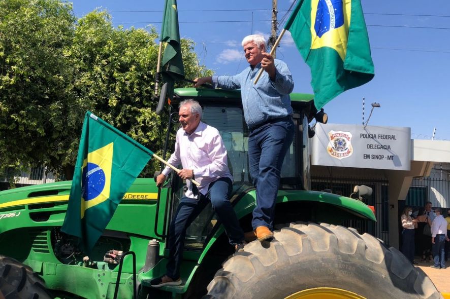 Você está visualizando atualmente Produtores rurais e empresários manifestam em frente da Polícia Federal