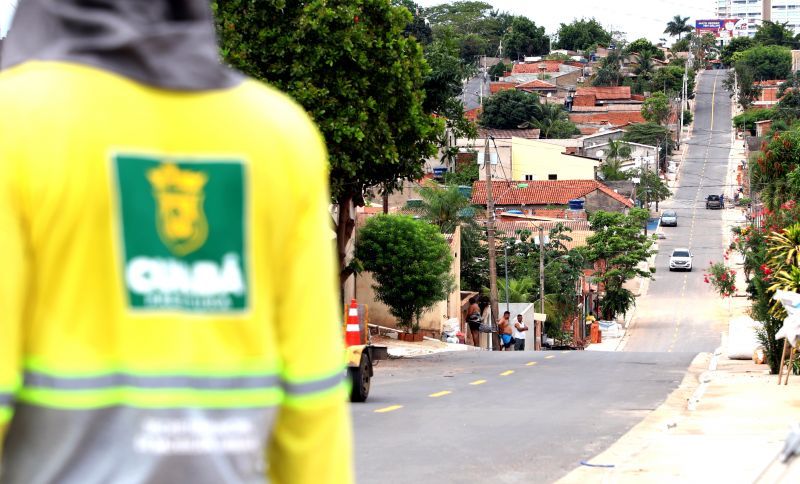 Você está visualizando atualmente Prefeitura de Cuiabá alcança 300 km em obras de pavimentação e infraestrutura