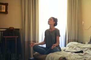 Leia mais sobre o artigo Aprenda como meditar e os benefícios para a sua saúde