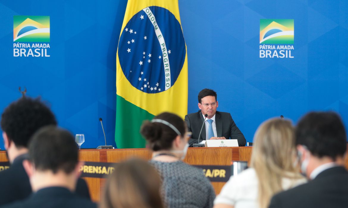 Você está visualizando atualmente Ministro anuncia 20% de reajuste no programa Auxílio Brasil