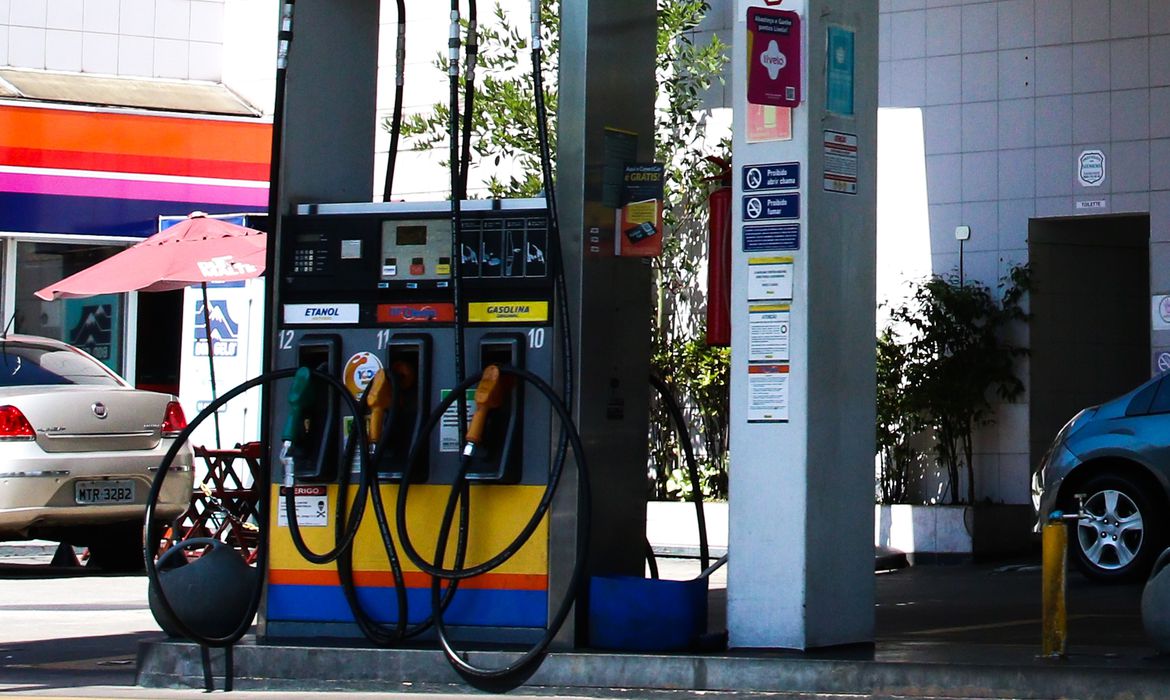 Você está visualizando atualmente Preços da gasolina e óleo diesel aumentam mais uma vez