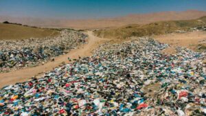 Leia mais sobre o artigo Chile abriga lixão tóxico da moda no deserto do Atacama