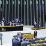 Deputados aprovam PEC dos Precatórios e agora segue para o Senado