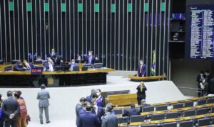 Leia mais sobre o artigo Deputados aprovam PEC dos Precatórios e agora segue para o Senado