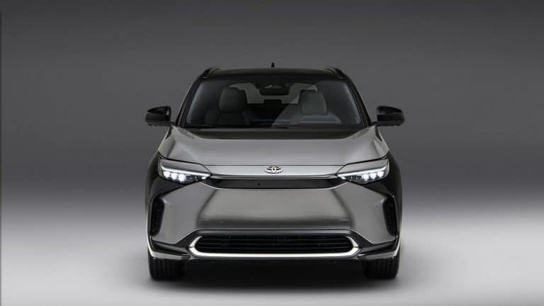 No momento, você está visualizando Toyota lança seu primeiro SUV totalmente elétrico, o bZ4X, nos EUA