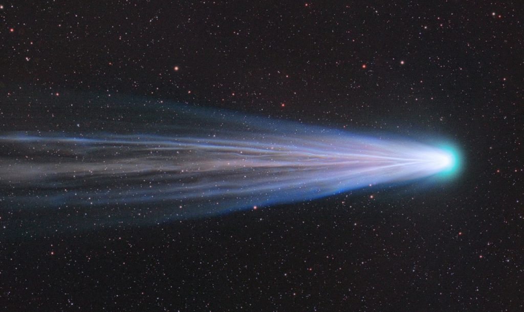 Você está visualizando atualmente Cometa Leonard dá show de imagens enquanto se afasta da Terra