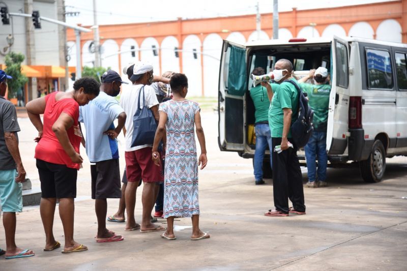 Você está visualizando atualmente Natal sem Fome atende moradores de rua em Cuiabá