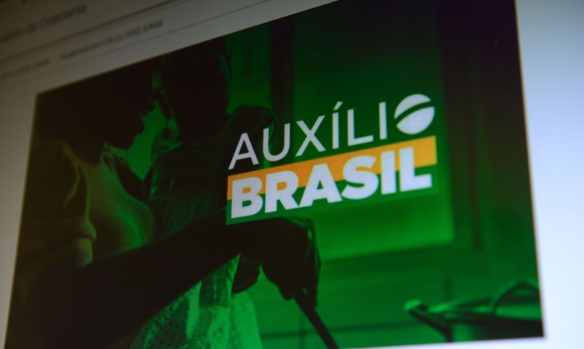 No momento, você está visualizando Auxílio Brasil é publicado no Diário Oficial da União (DOU)