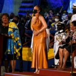 Barbados rompe com Elizabeth II e declara Rihanna heroína nacional