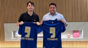 Leia mais sobre o artigo Ronaldo Fenômeno anuncia a compra do Cruzeiro
