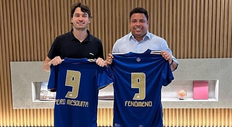 Você está visualizando atualmente Ronaldo Fenômeno anuncia a compra do Cruzeiro