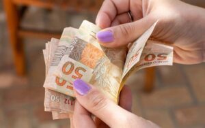 Leia mais sobre o artigo Novo salário mínimo passa a valer R$ 1.212,00 a partir de amanhã