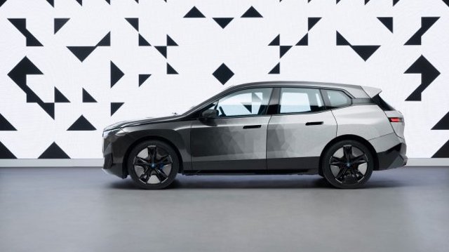 Você está visualizando atualmente BMW anuncia carro elétrico capaz de mudar de cor em segundos