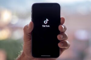 Leia mais sobre o artigo Chefe de marketing do TikTok é demitido após campanhas consideradas sem sentido