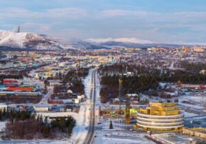 Leia mais sobre o artigo KIRUNA: Entenda por que a Suécia está movendo uma cidade de lugar