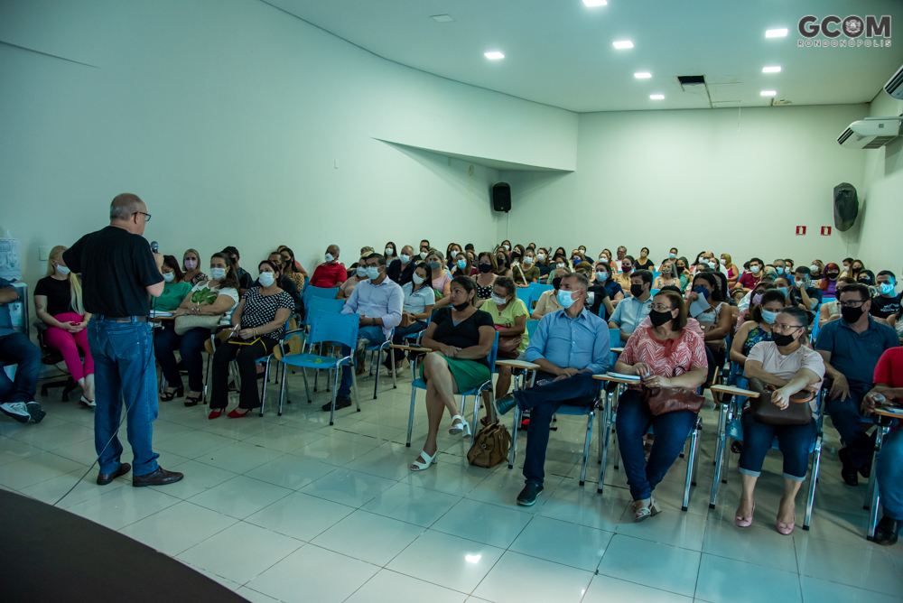 No momento, você está visualizando POSSE DE DIRETORES: Prefeito pede colaboração na melhoria da educação de Rondonópolis