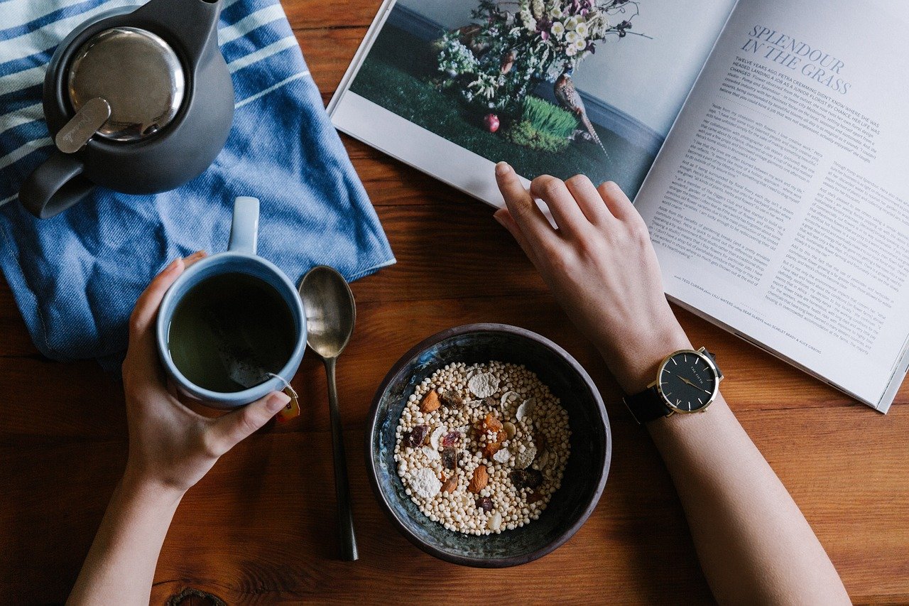 Você está visualizando atualmente COMER DE MADRUGADA: Saiba os alimentos que não vão atrapalhar sua saúde