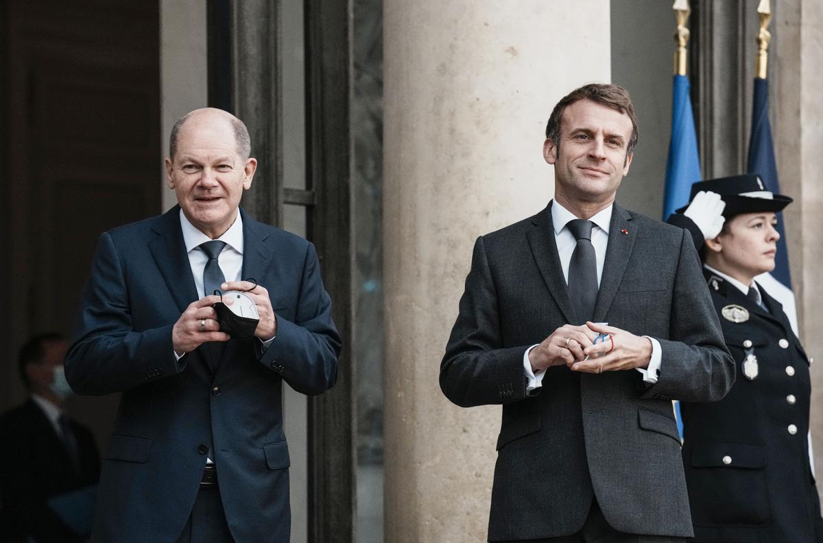 No momento, você está visualizando Emmanuel Macron e Olaf Scholz se articulam para evitar conflito com a Ucrânia