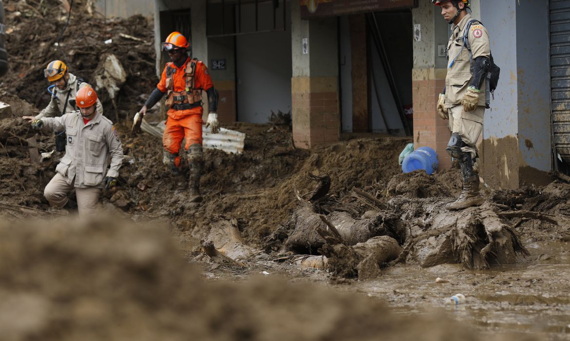 Você está visualizando atualmente Petrópolis chega ao número de 176 mortos, de acordo com o Corpo de Bombeiros