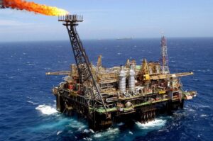 Leia mais sobre o artigo Rússia x Ucrânia: Tensão eleva preço do petróleo acima de US$ 90/barril