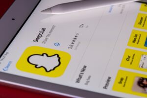 Leia mais sobre o artigo Snapchat usa anúncios para gerar dinheiro a criadores de conteúdo