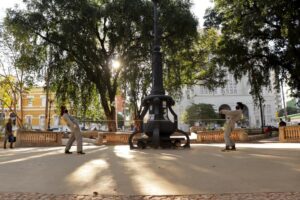 Theatro Fúria leva arte para quem vai ao trabalho