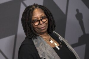 Leia mais sobre o artigo Whoopi Goldberg é suspensa por canal de TV por fala ofensiva sobre o Holocausto