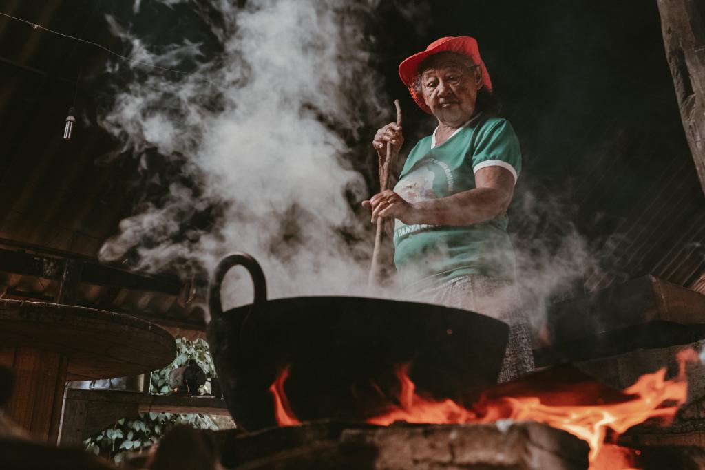 Você está visualizando atualmente Documentário conta história de pantaneira, família e farinha de mandioca