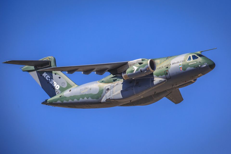 Você está visualizando atualmente FAB enviará aeronave KC-390 para resgatar brasileiros na Polônia