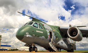 Leia mais sobre o artigo KC-390 chega ao Brasil com repatriados vindos da Ucrânia