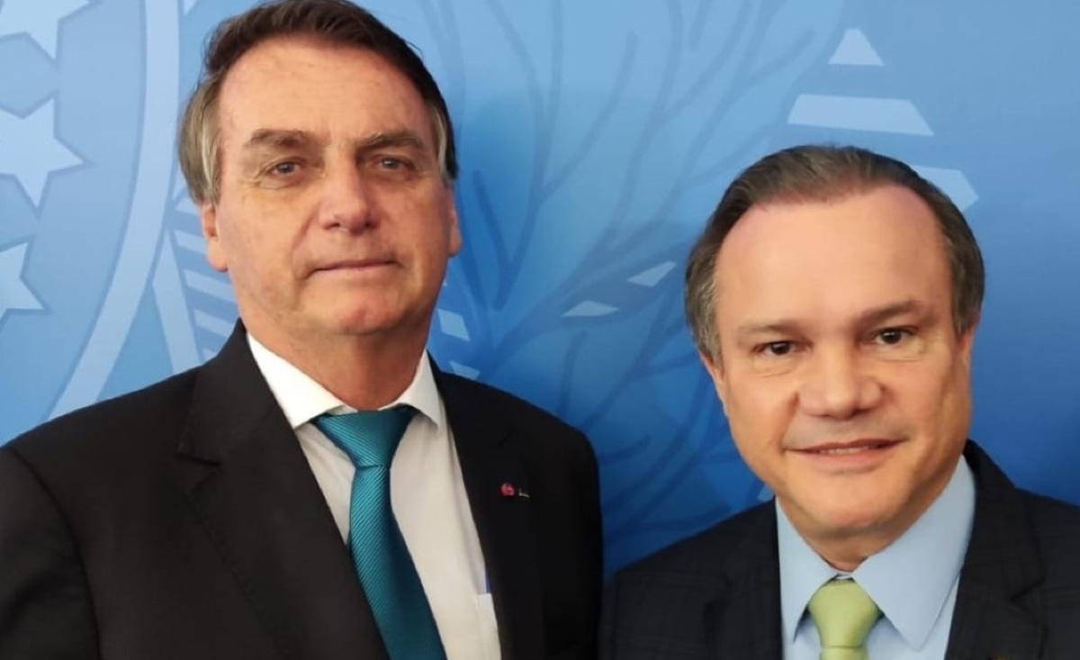 Você está visualizando atualmente Jair Bolsonaro garante apoio a Wellington Fagundes para o Senado