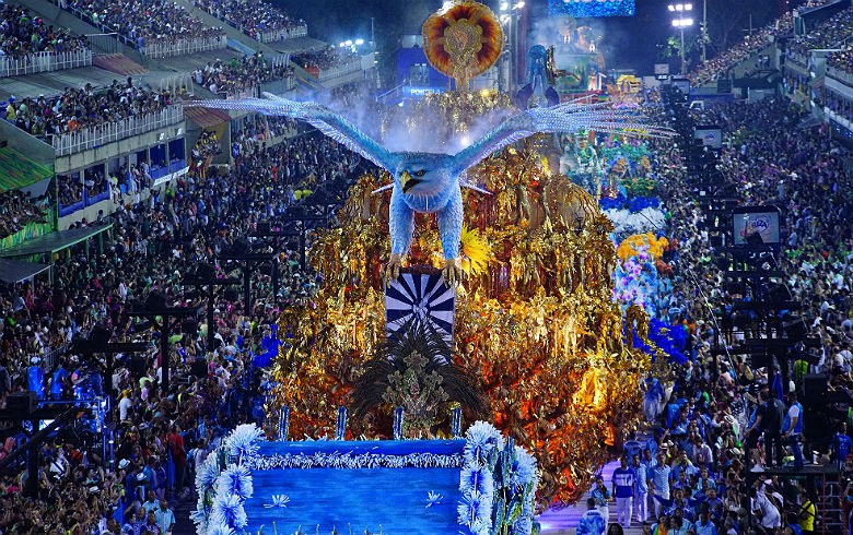 Você está visualizando atualmente Carnaval: Venda de ingressos para desfile na Sapucaí agora só presencial