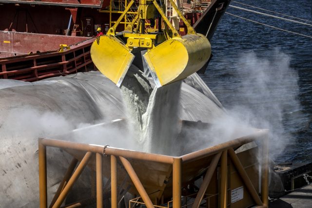 Você está visualizando atualmente Navios com 640 toneladas de fertilizantes chegam nos portos do país