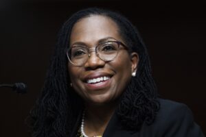 Leia mais sobre o artigo Ketanji Jackson será 1ª juíza negra na Suprema Corte dos EUA