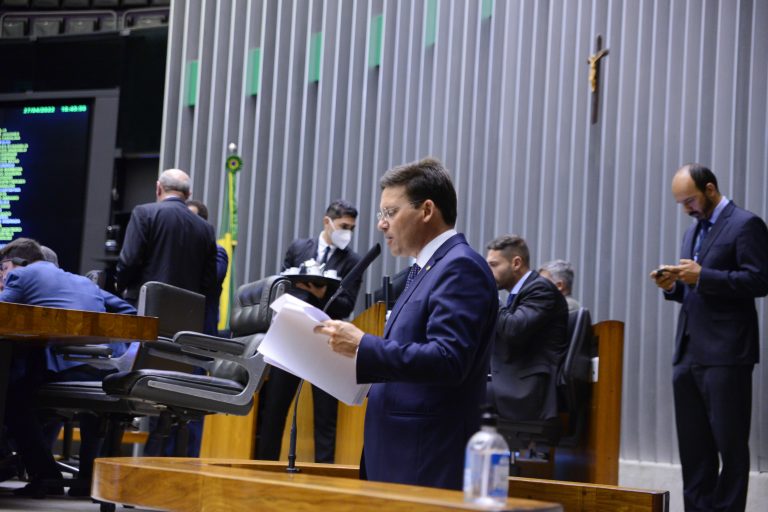 Você está visualizando atualmente Câmara aprova MP que cria benefício extra a quem recebe o Auxílio Brasil