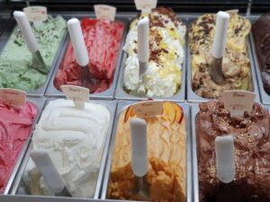 Leia mais sobre o artigo Aprenda as diferenças entre sorvete, sorbet e gelato
