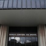 Comitê do Banco Central eleva Selic a 12,75% e anuncia novo aumento para junho