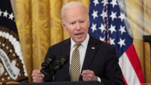 Leia mais sobre o artigo Após tragédias, Biden fala de agir contra lobby de armas nos EUA