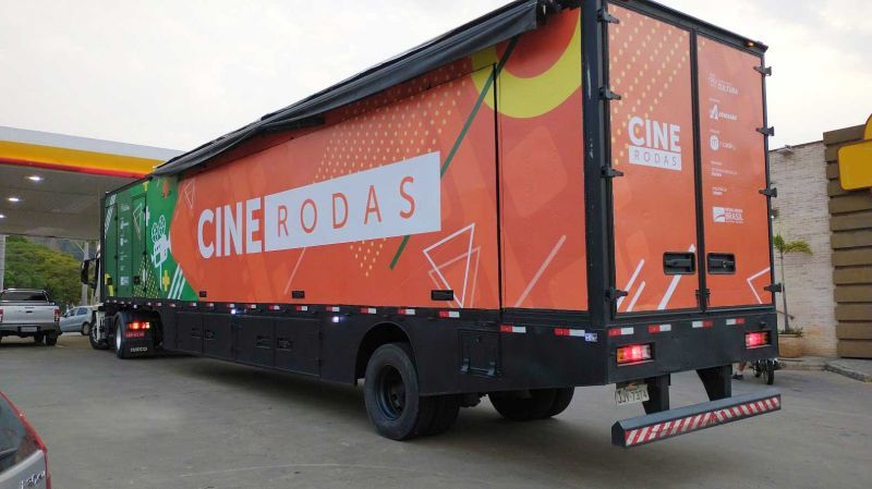 Você está visualizando atualmente Cuiabá recebe projeto Cine Rodas Brasil com curtas-metragens e animações ao ar livre