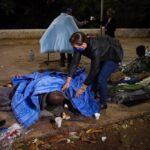 FRENTE FRIA: Moradores em situação de rua de Cuiabá são levadas para albergues