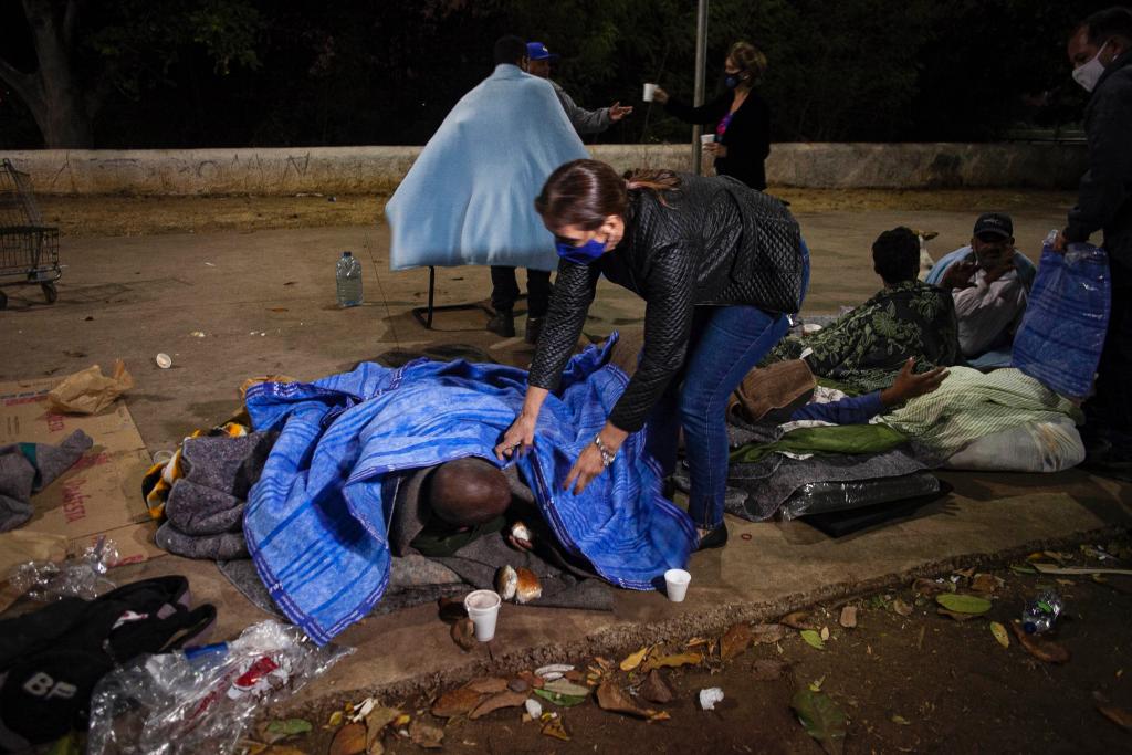 No momento, você está visualizando FRENTE FRIA: Moradores em situação de rua de Cuiabá são levadas para albergues