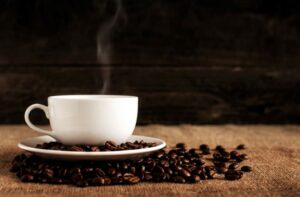 Leia mais sobre o artigo Estudo alega que amantes de café podem conseguir viver mais