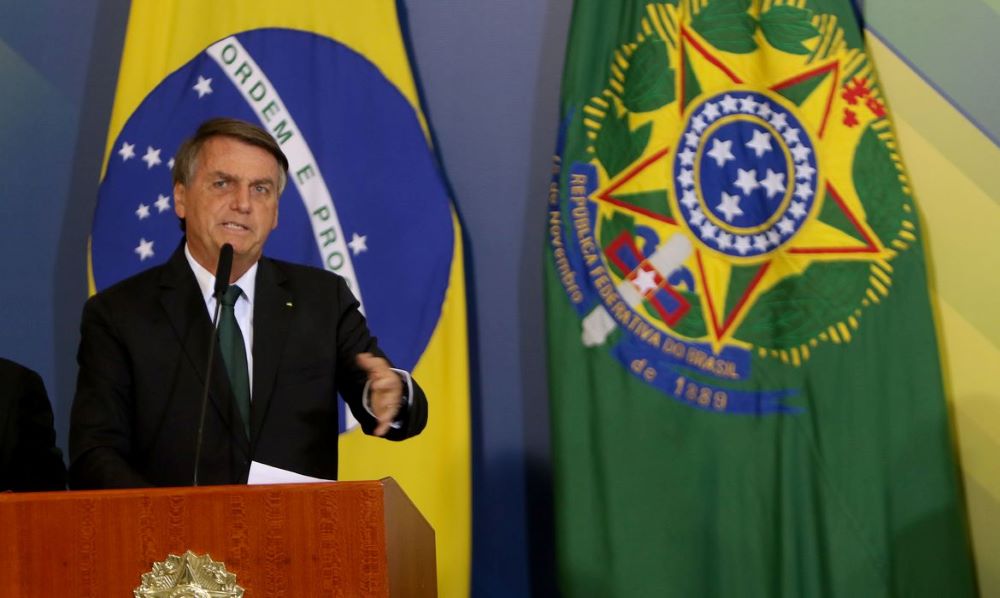Você está visualizando atualmente Bolsonaro sanciona com vetos lei que previa compensações de ICMS